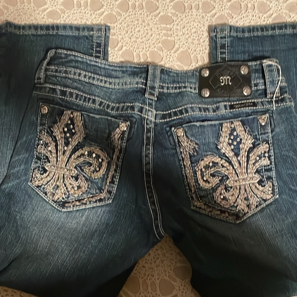 MISS ME Embroidered FLEUR DE LIS Rhinestones JEANS Cropped Capri STRETCH 29 EXC